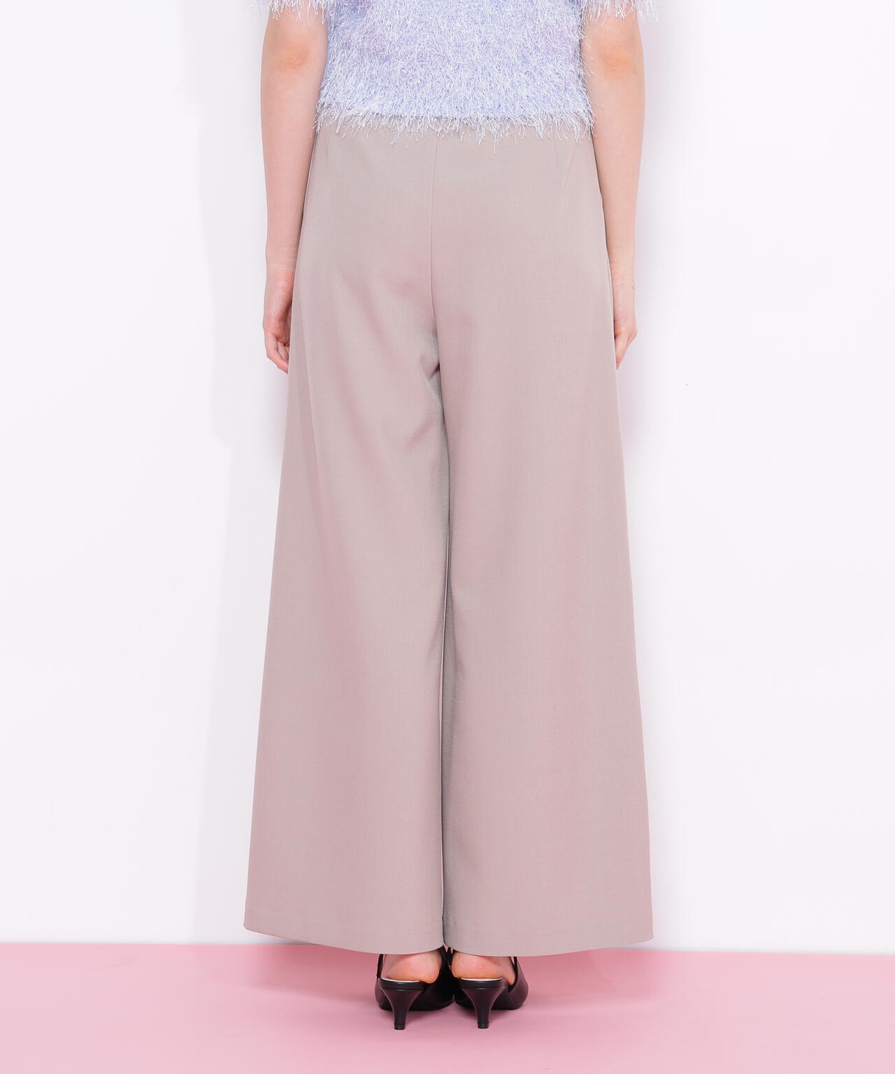 細ベルト付きワイドパンツ