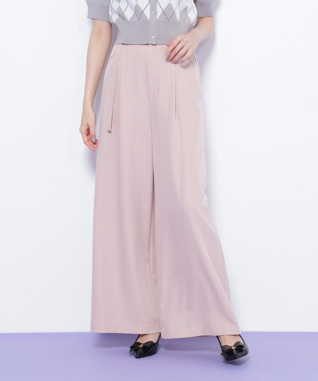 細ベルト付きワイドパンツ