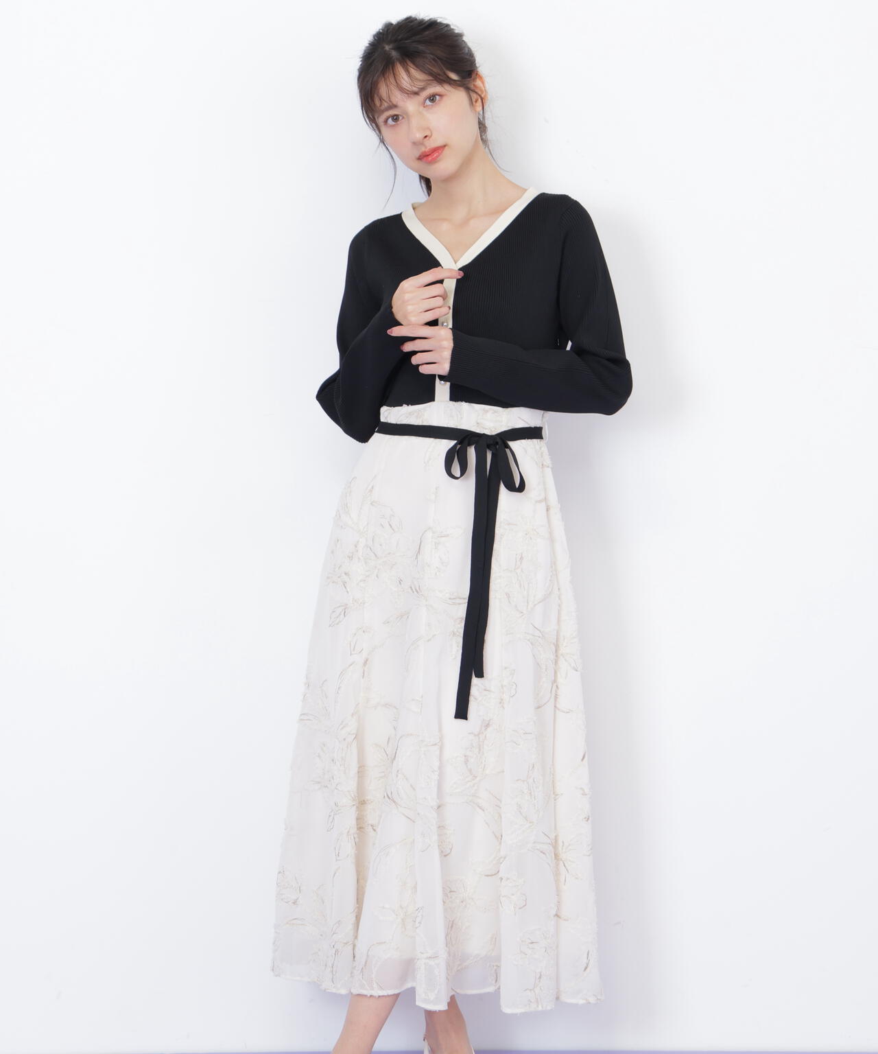 モール刺繍ドッキングニットワンピース