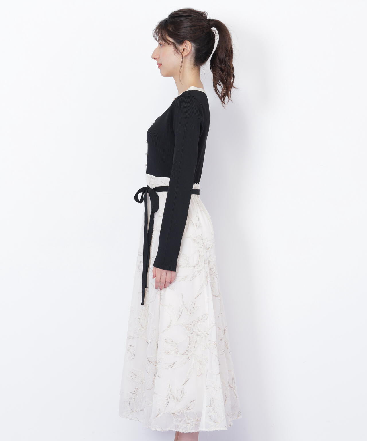 モール刺繍ドッキングニットワンピース | JILL by JILL STUART