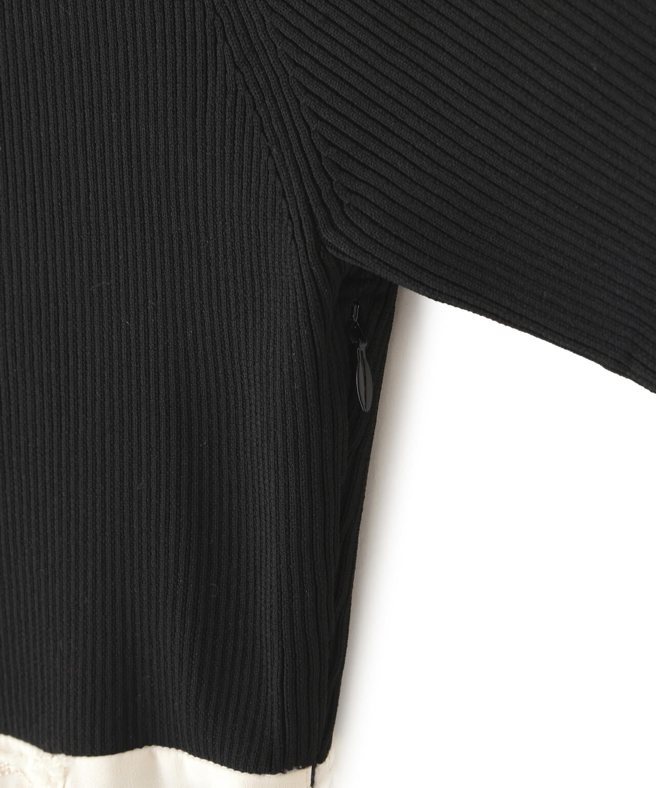 モール刺繍ドッキングニットワンピース