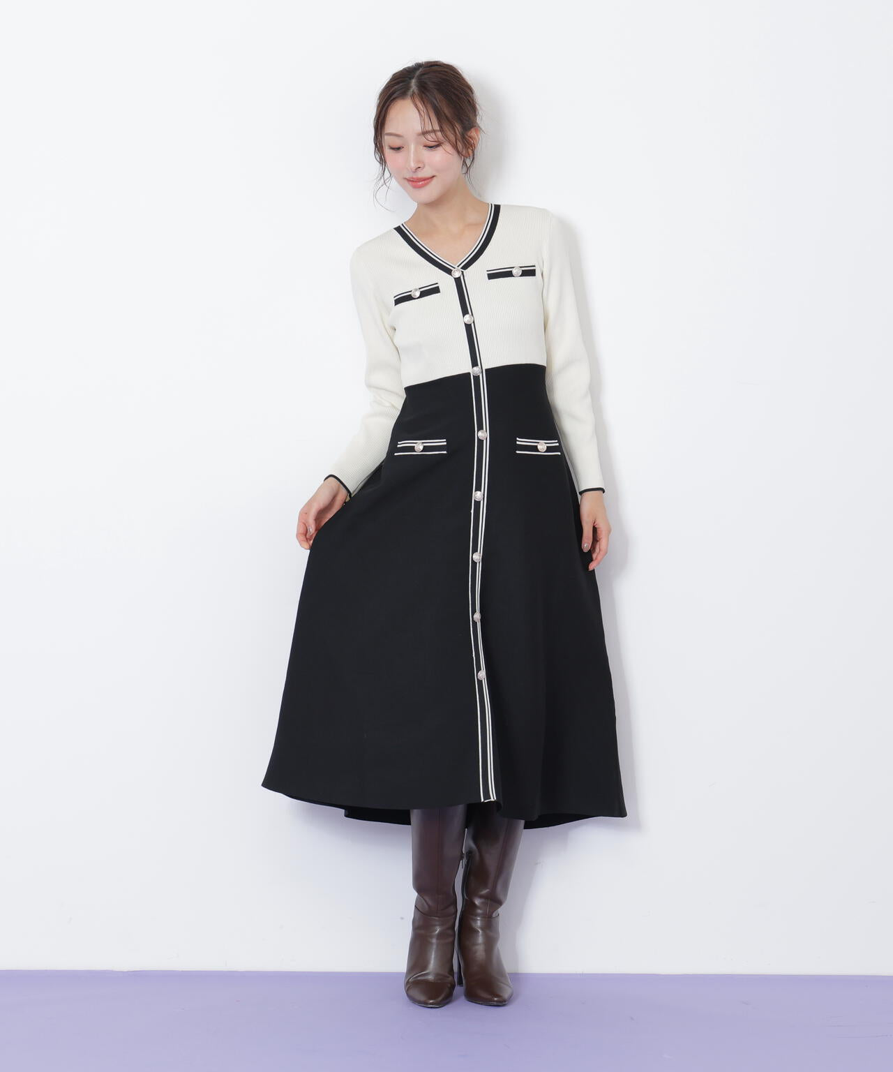 Vネック配色ラインフレアワンピース