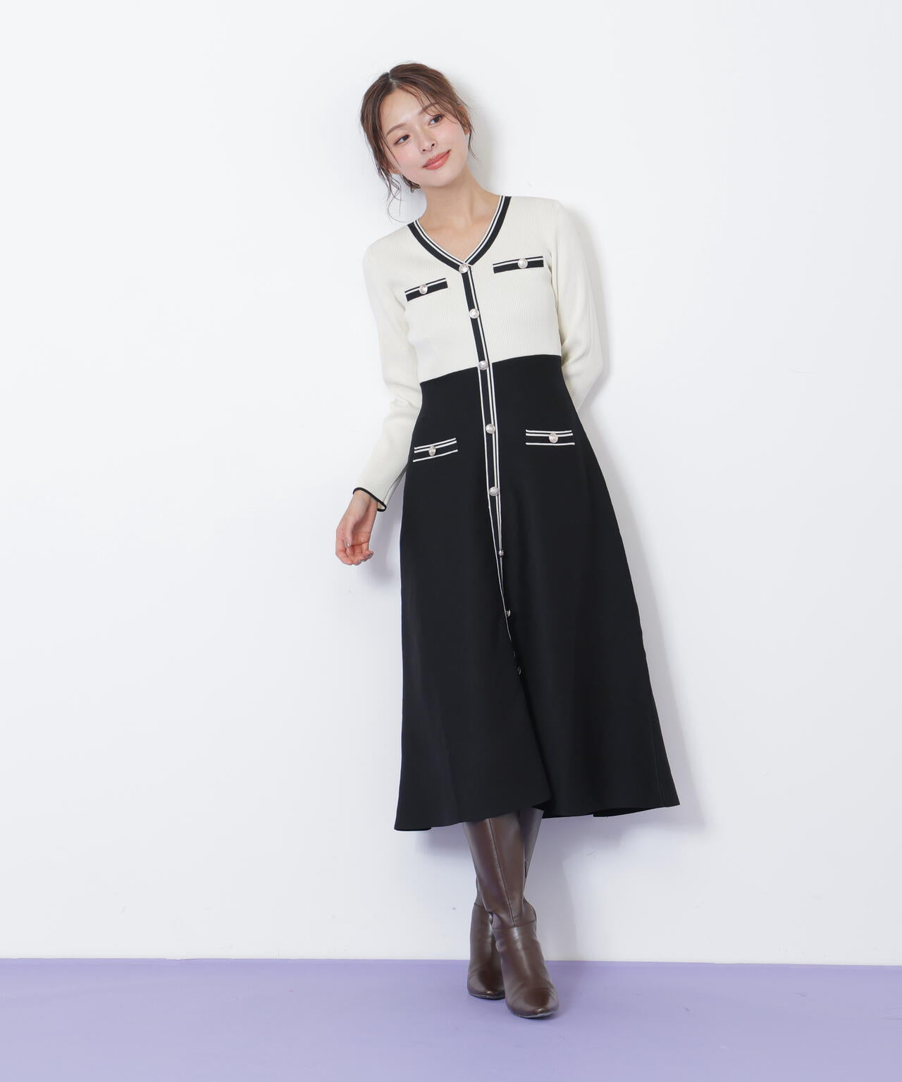 Vネック配色ラインフレアワンピース