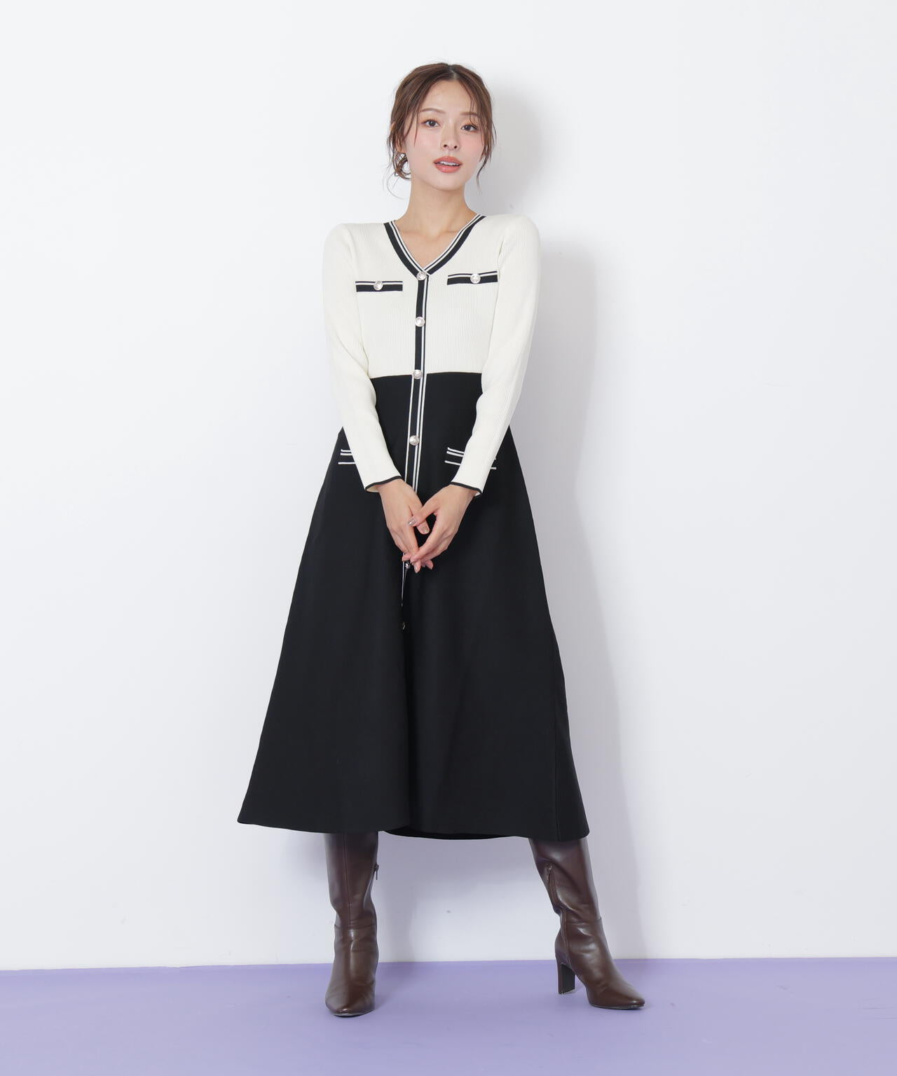 Vネック配色ラインフレアワンピース