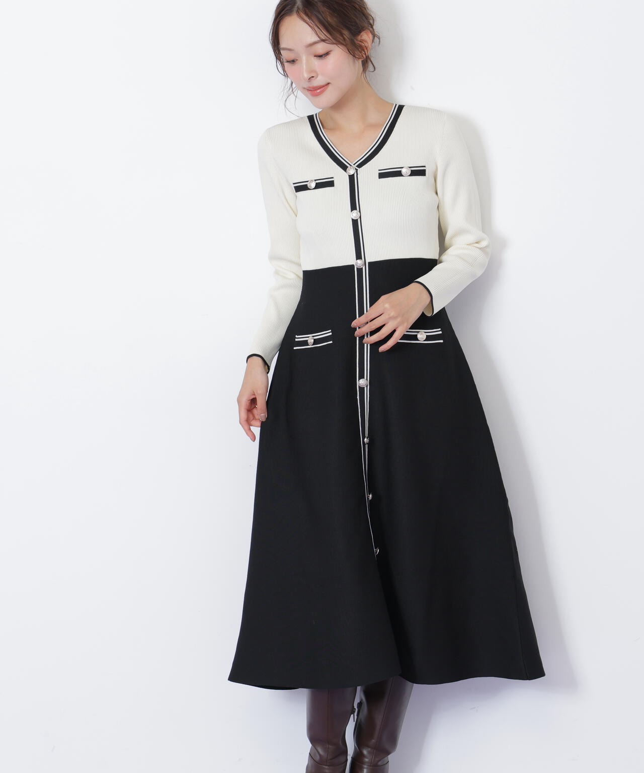 Vネック配色ラインフレアワンピース