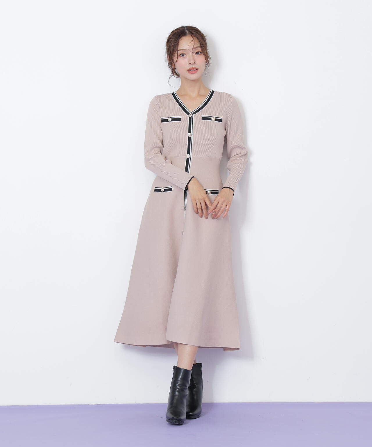 Vネック配色ラインフレアワンピース