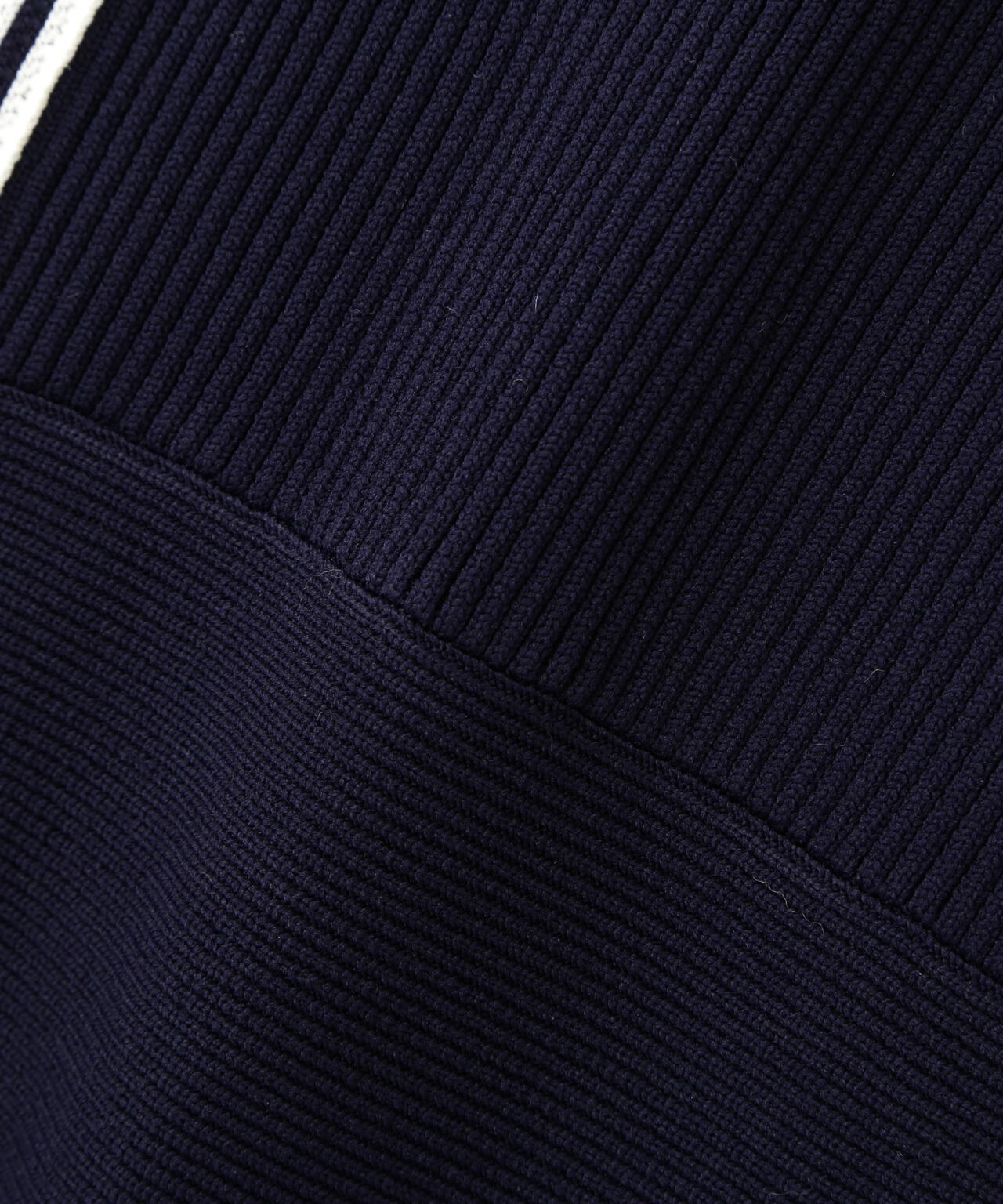 Vネック配色ラインフレアワンピース