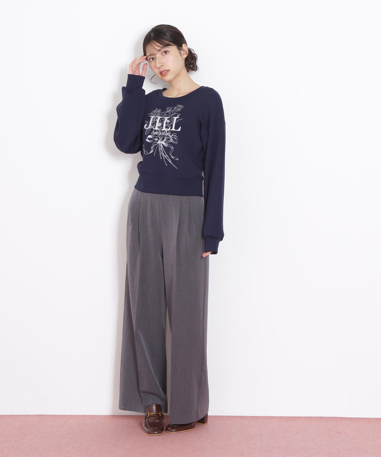 リボンブーケロゴ刺繍スウェット