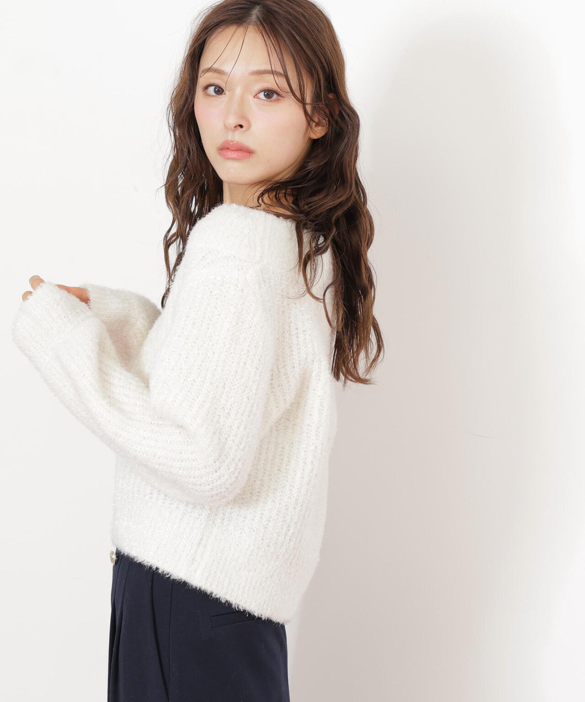 フィルムラメオフショルニット
