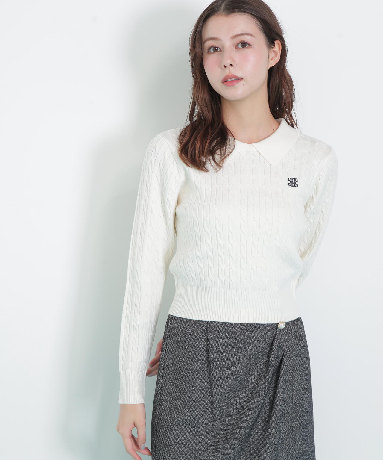 レイヤード衿ケーブルニット