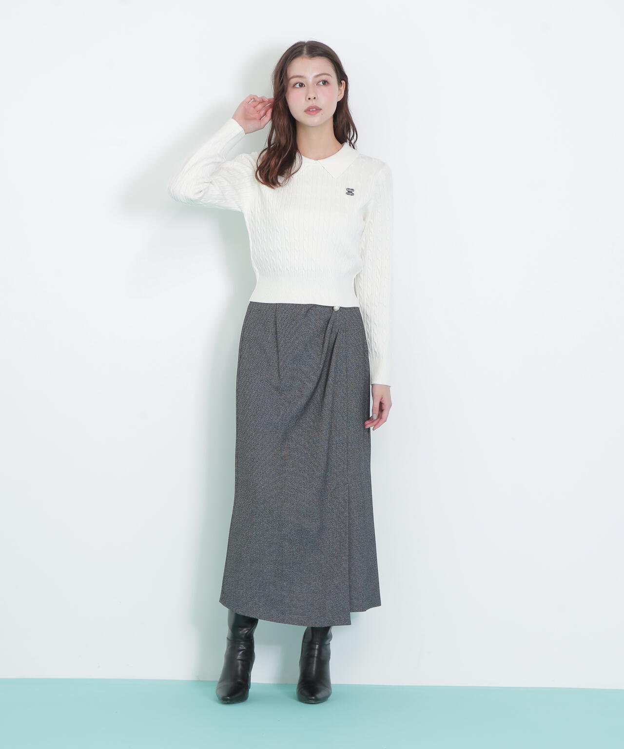 レイヤード衿ケーブルニット