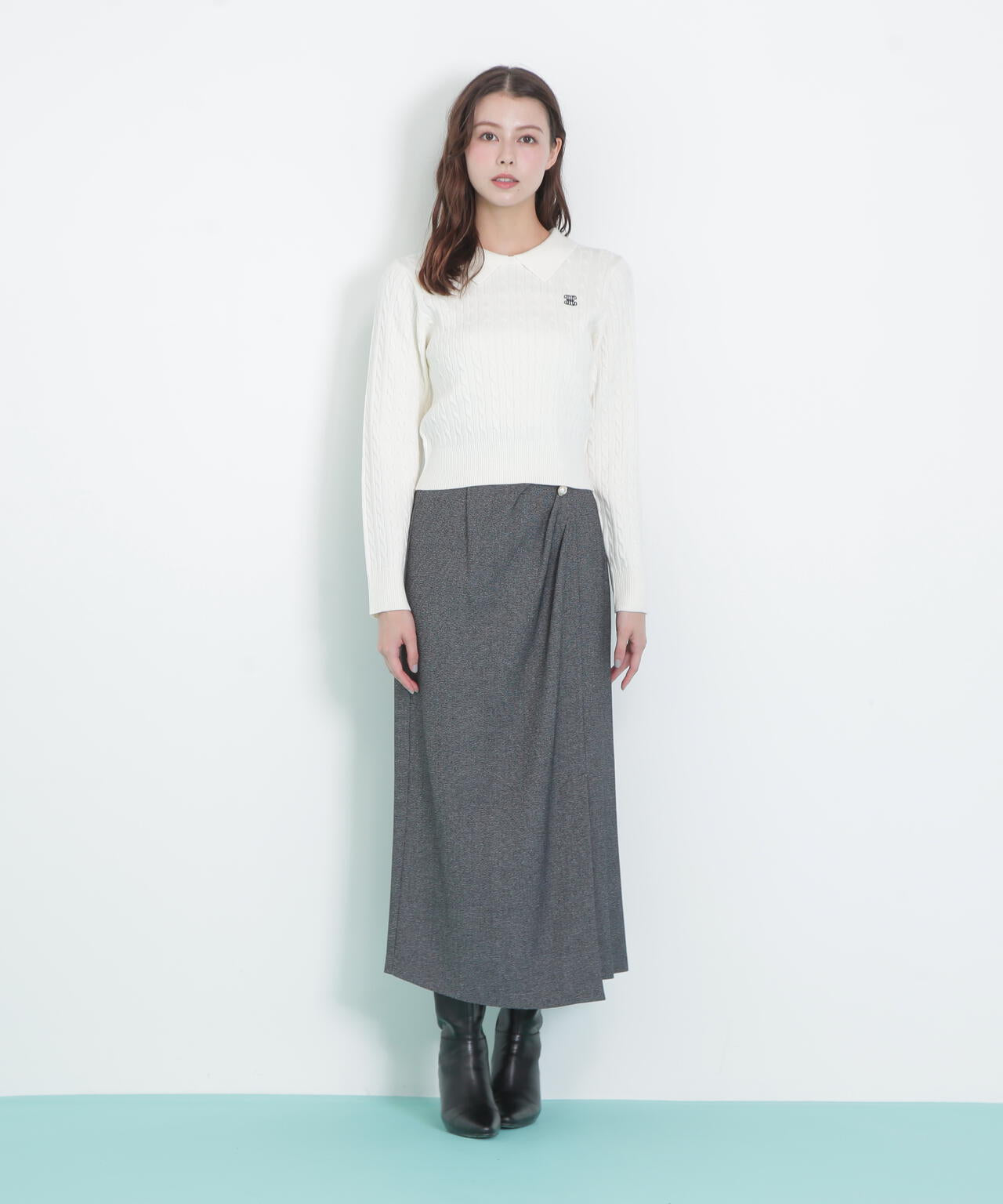 レイヤード衿ケーブルニット