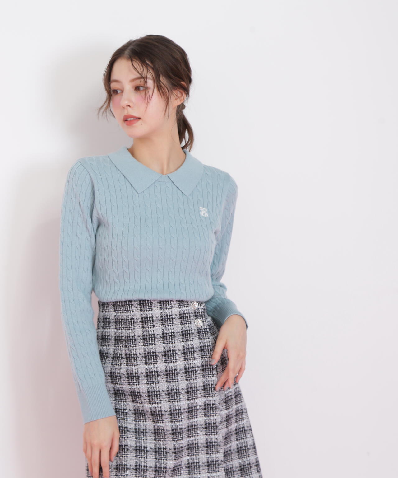レイヤード衿ケーブルニット
