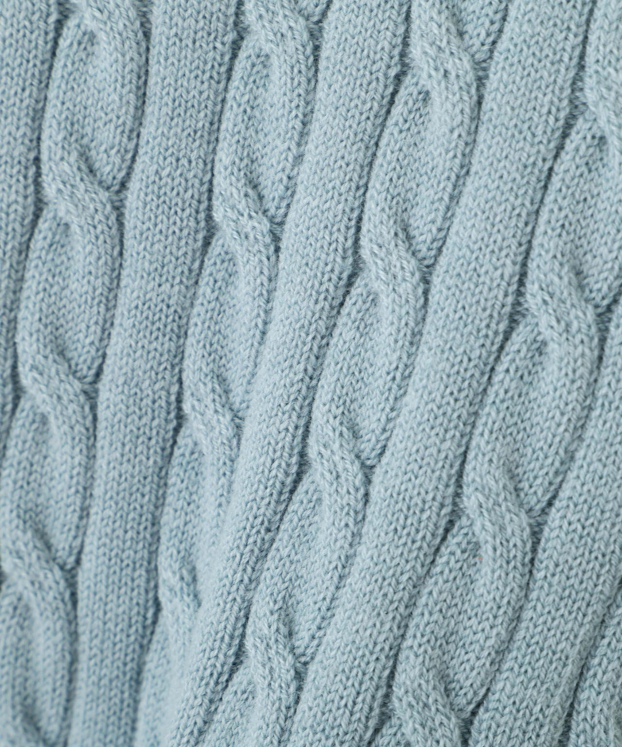 レイヤード衿ケーブルニット