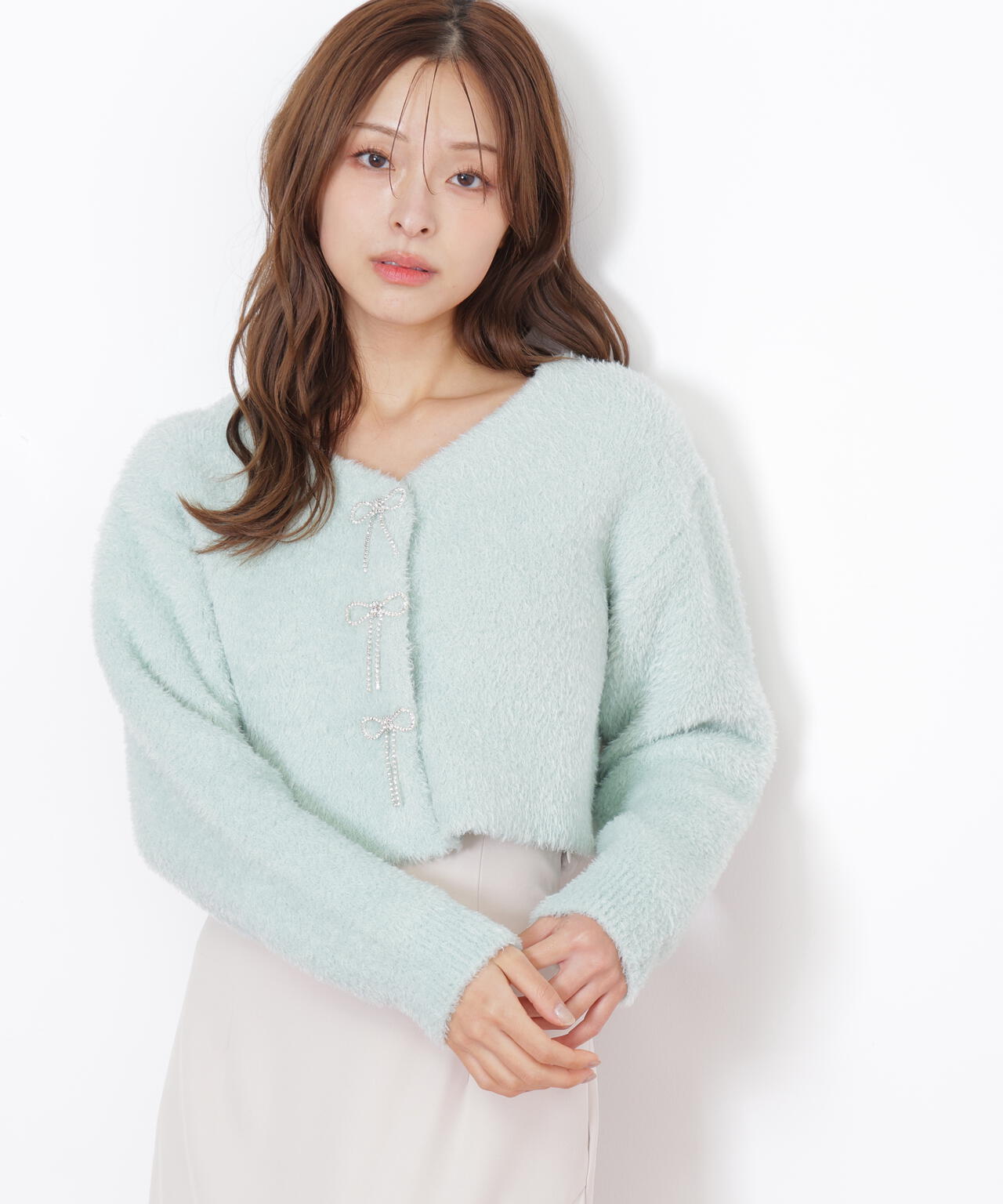 【新品】レオナール　2023　カーディガン　ビジュー　カンカン　ピンクトリム 新品】レオナール 2023 カーディガン ビジュー カンカン ピンクトリム