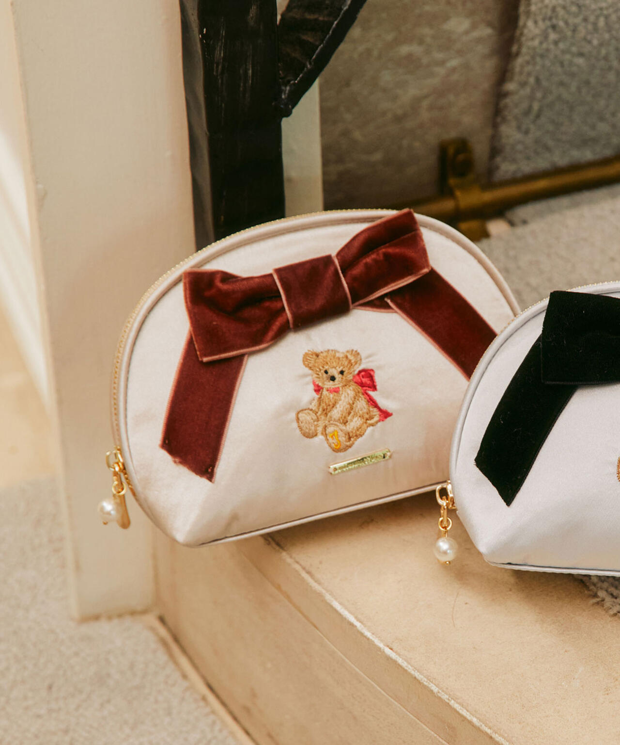 ＜BEARシリーズ＞ベア刺繍ポーチ