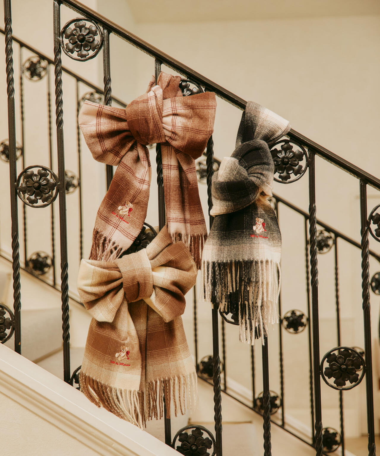 BEARシリーズ＞Holidayベア刺繍チェックストール | JILL by JILL