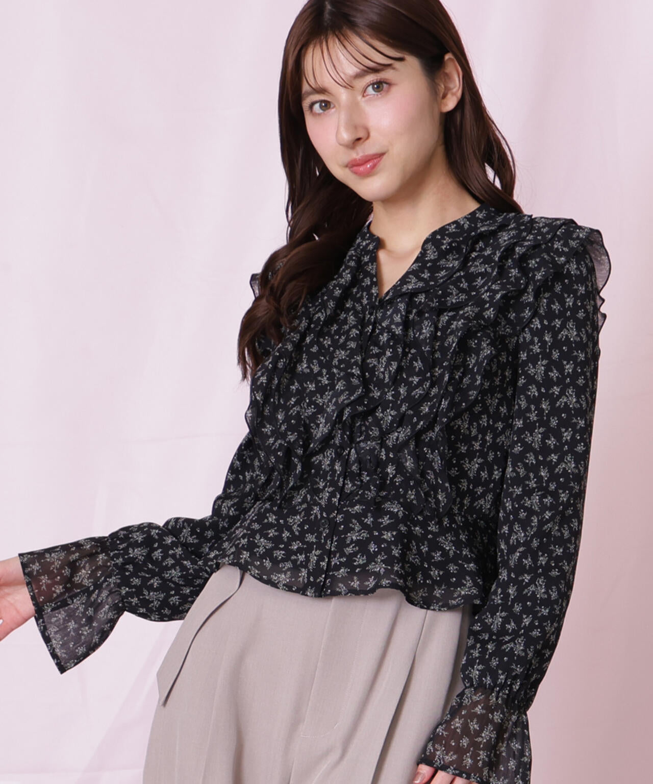小花プリントフリルブラウス