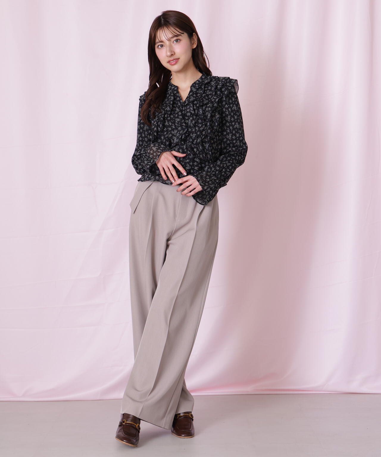 小花プリントフリルブラウス