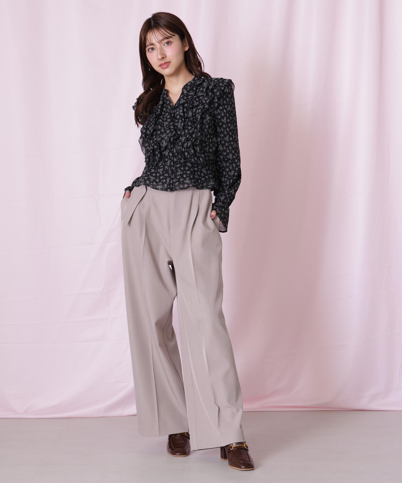 小花プリントフリルブラウス