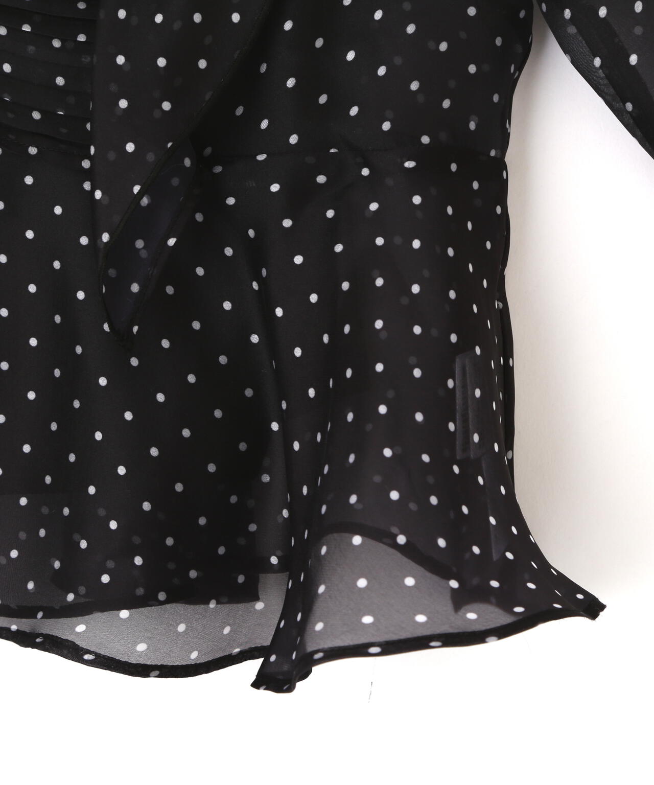 プリーツフリルブラウス