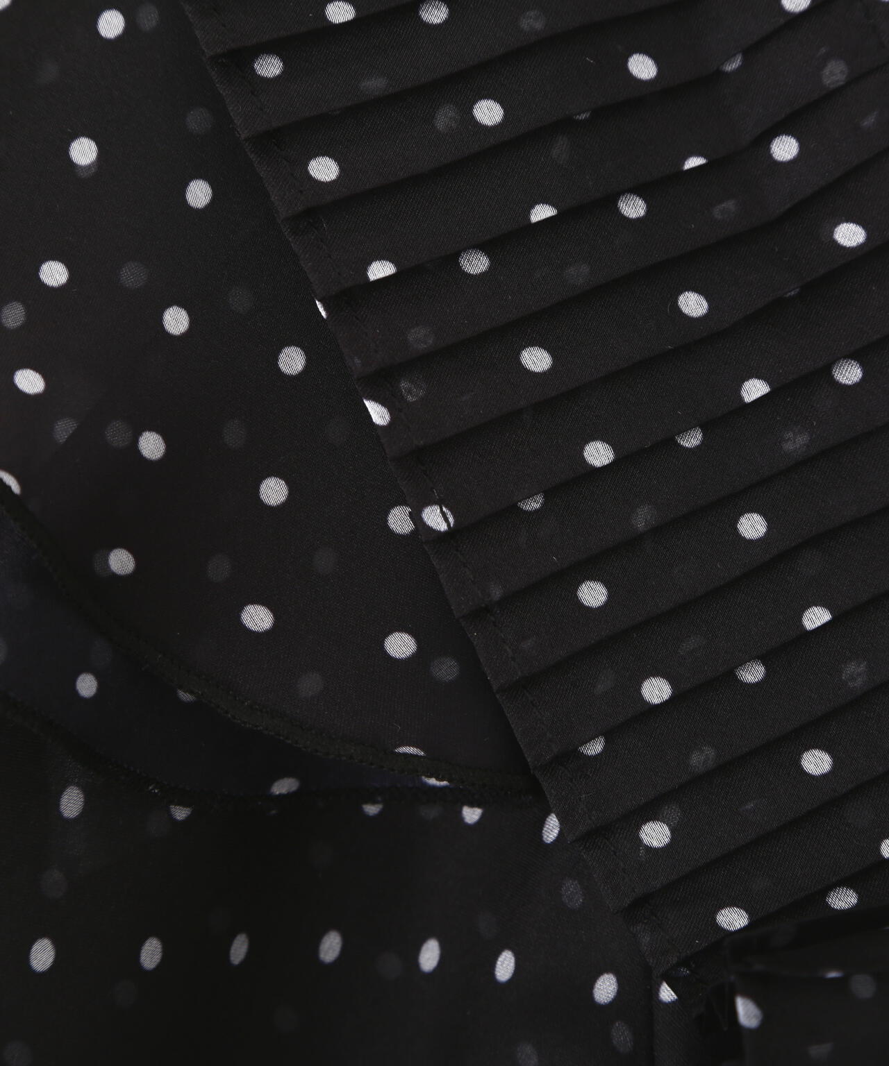 プリーツフリルブラウス