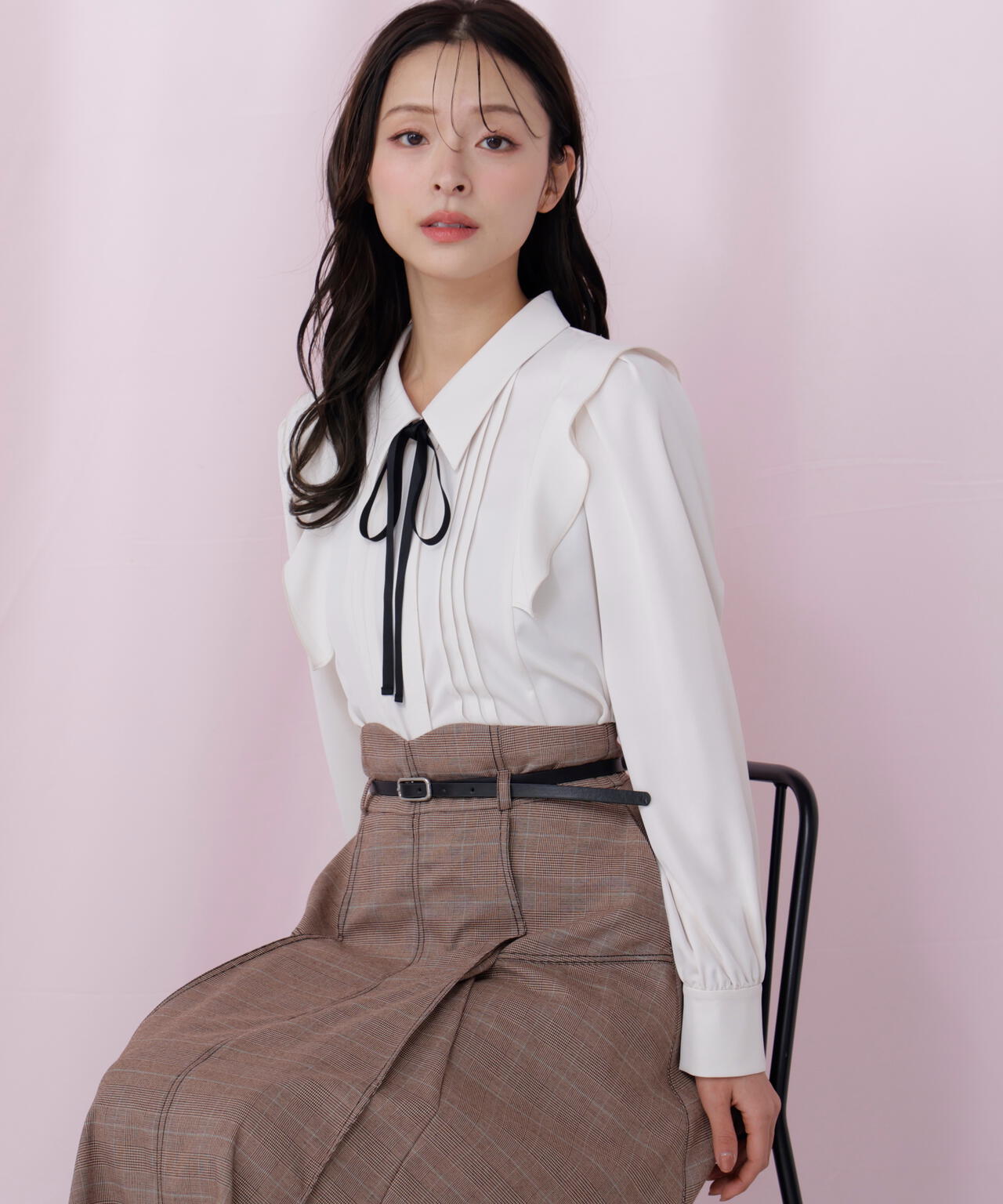 リボン付きピンタックブラウス