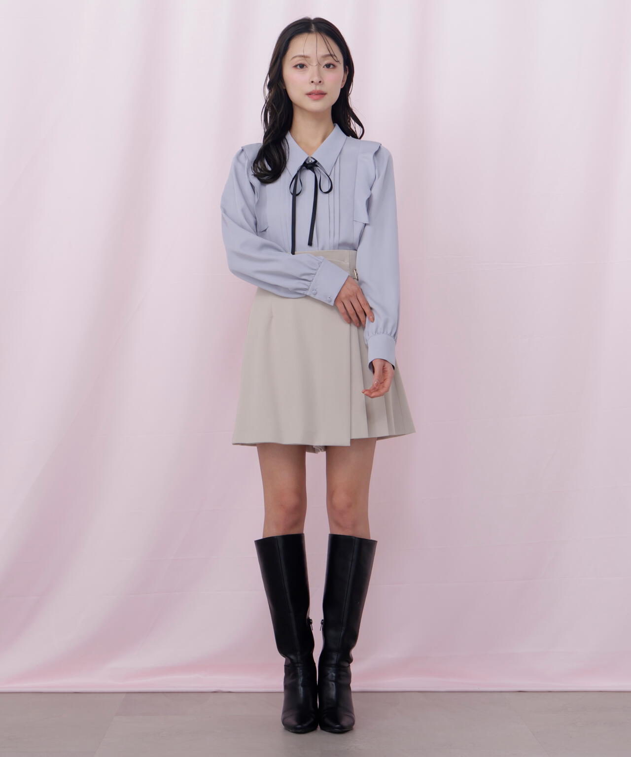 リボン付きピンタックブラウス