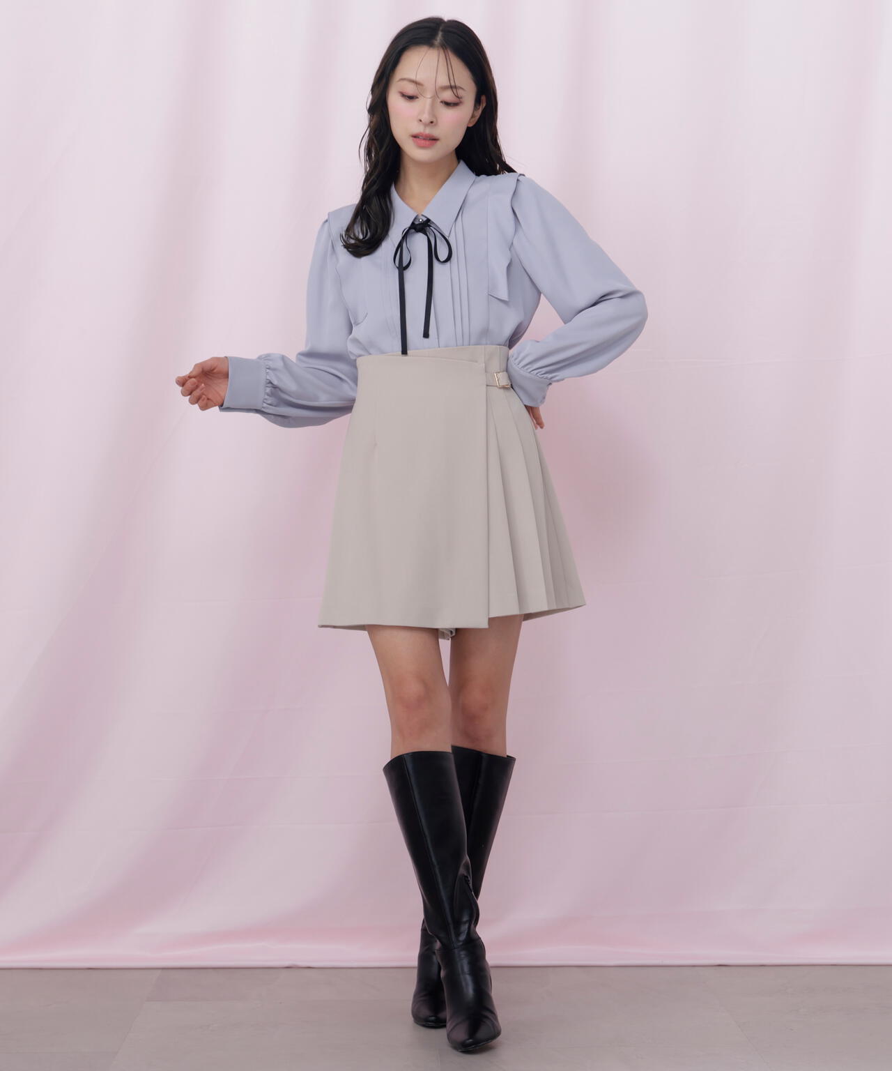 リボン付きピンタックブラウス