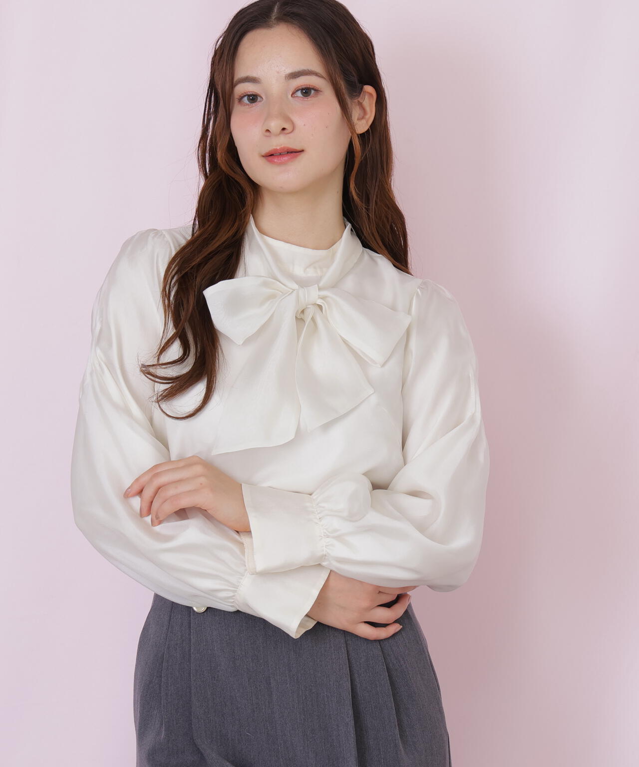 袖タックシアーボウタイブラウス