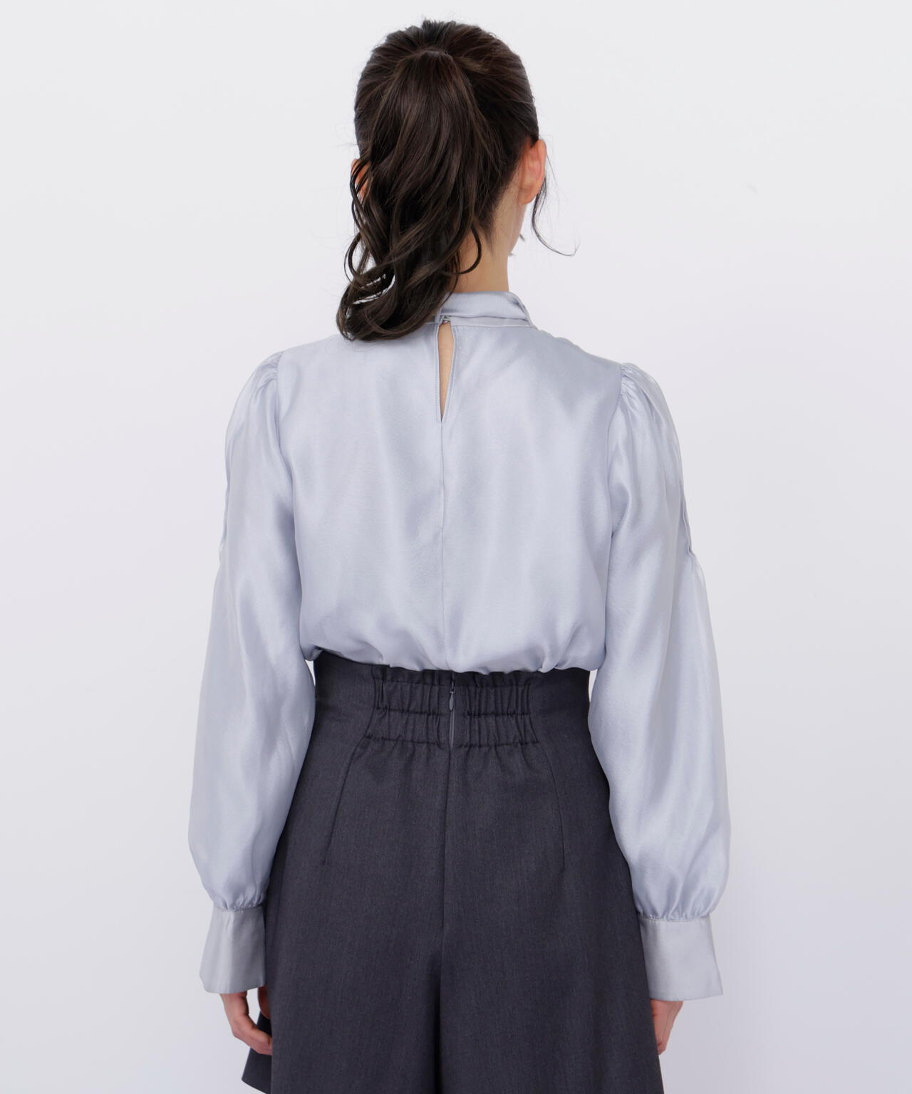 袖タックシアーボウタイブラウス