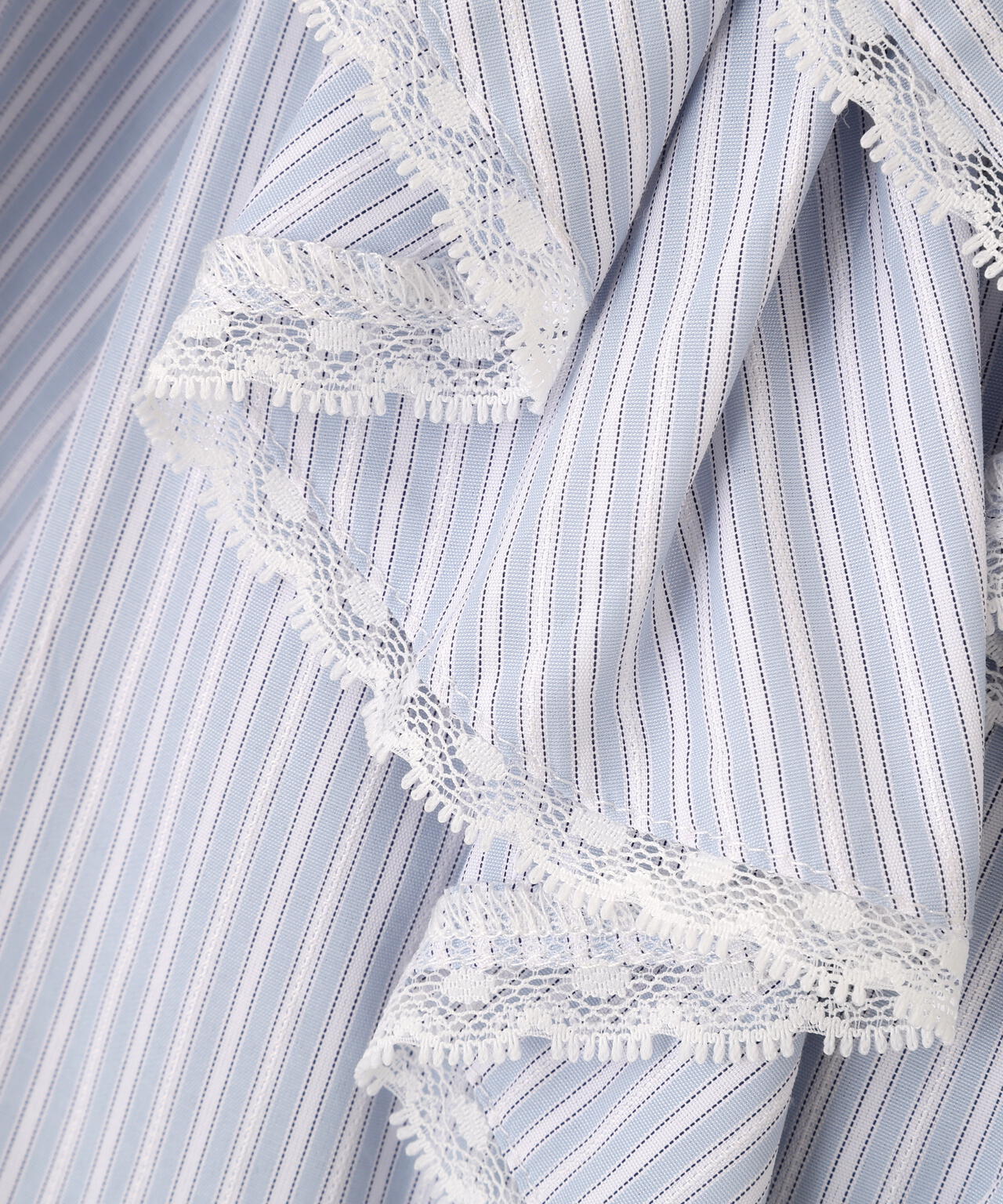 レーストリムラッフルブラウス