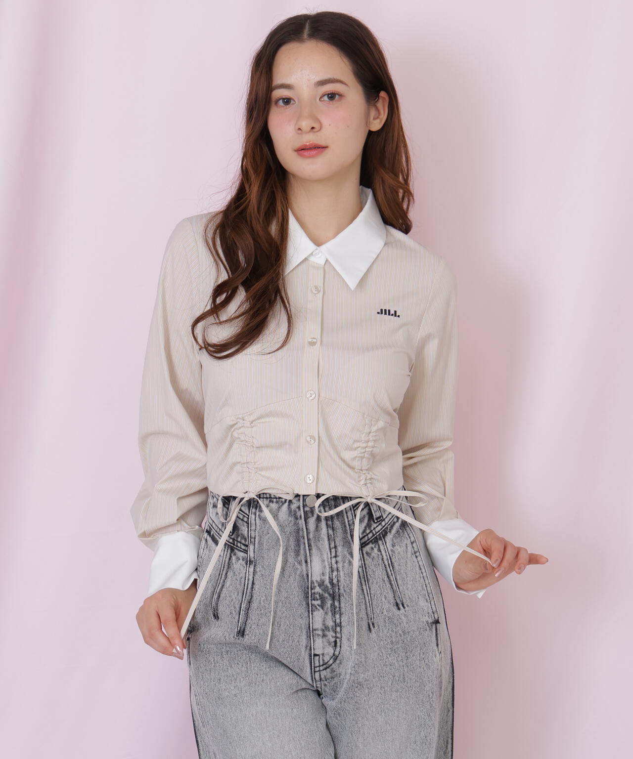 さくらんぼ　JUSGLITTY シャツ付ケーブルショートベスト ショート丈胸刺しゅうライン入りニットベスト＋シャツSET｜INGNI