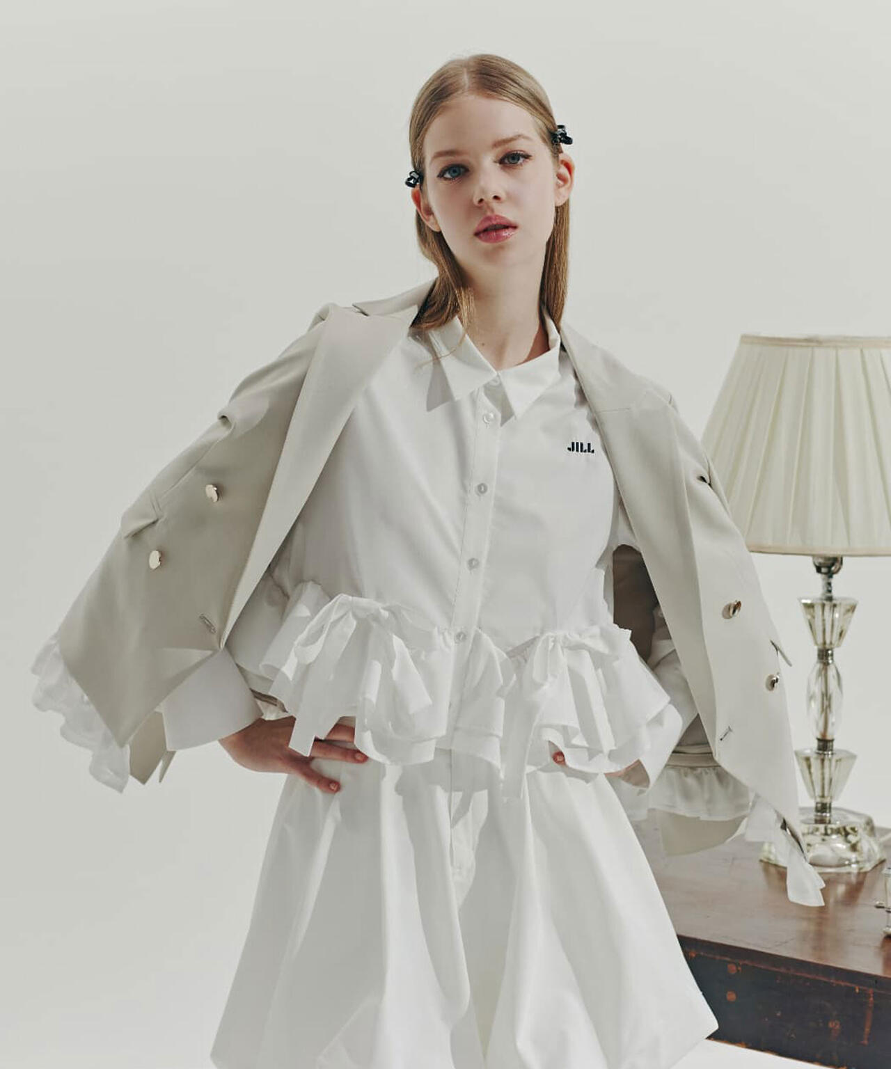 フリルヘムショートブラウス