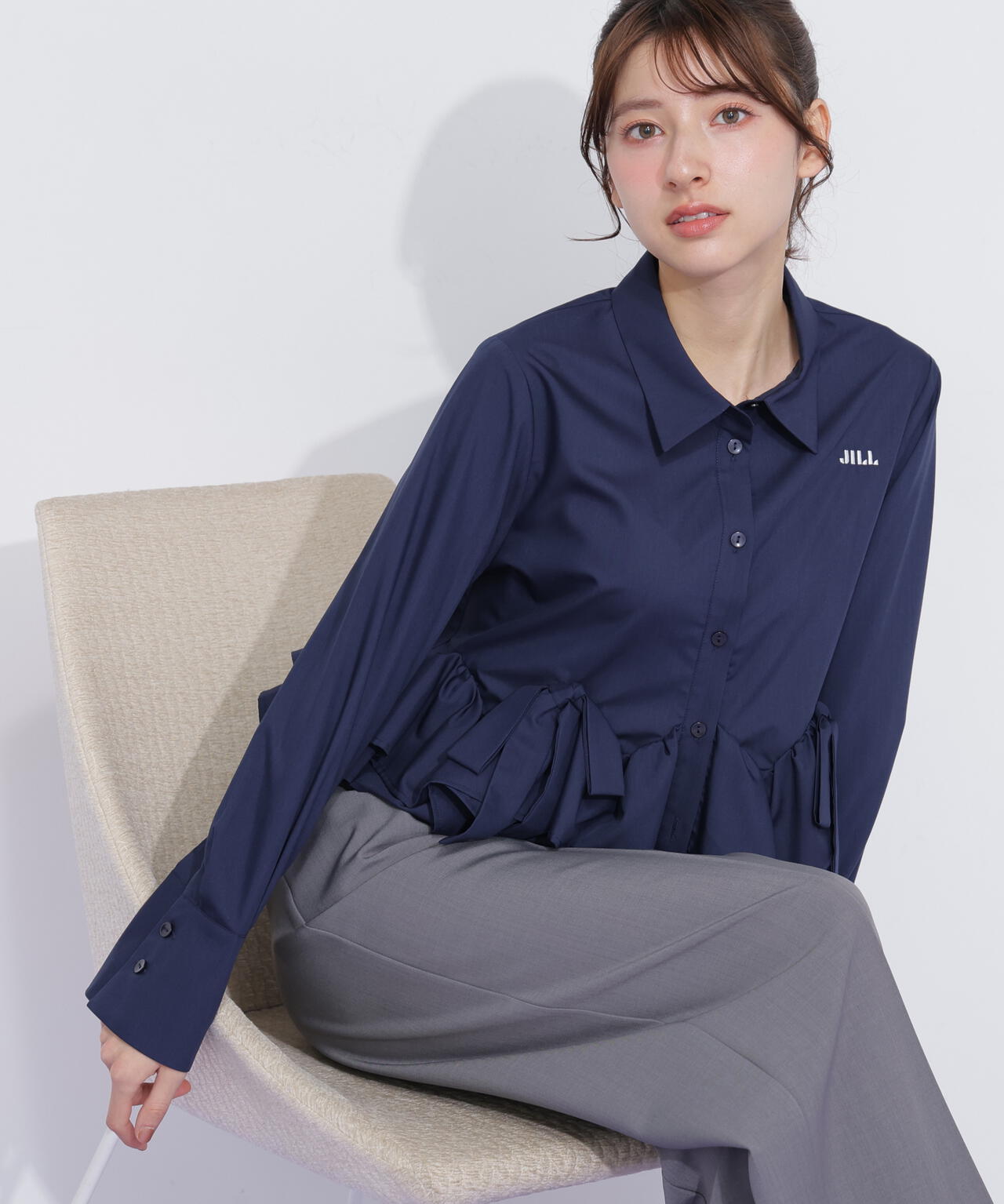 フリルヘムショートブラウス