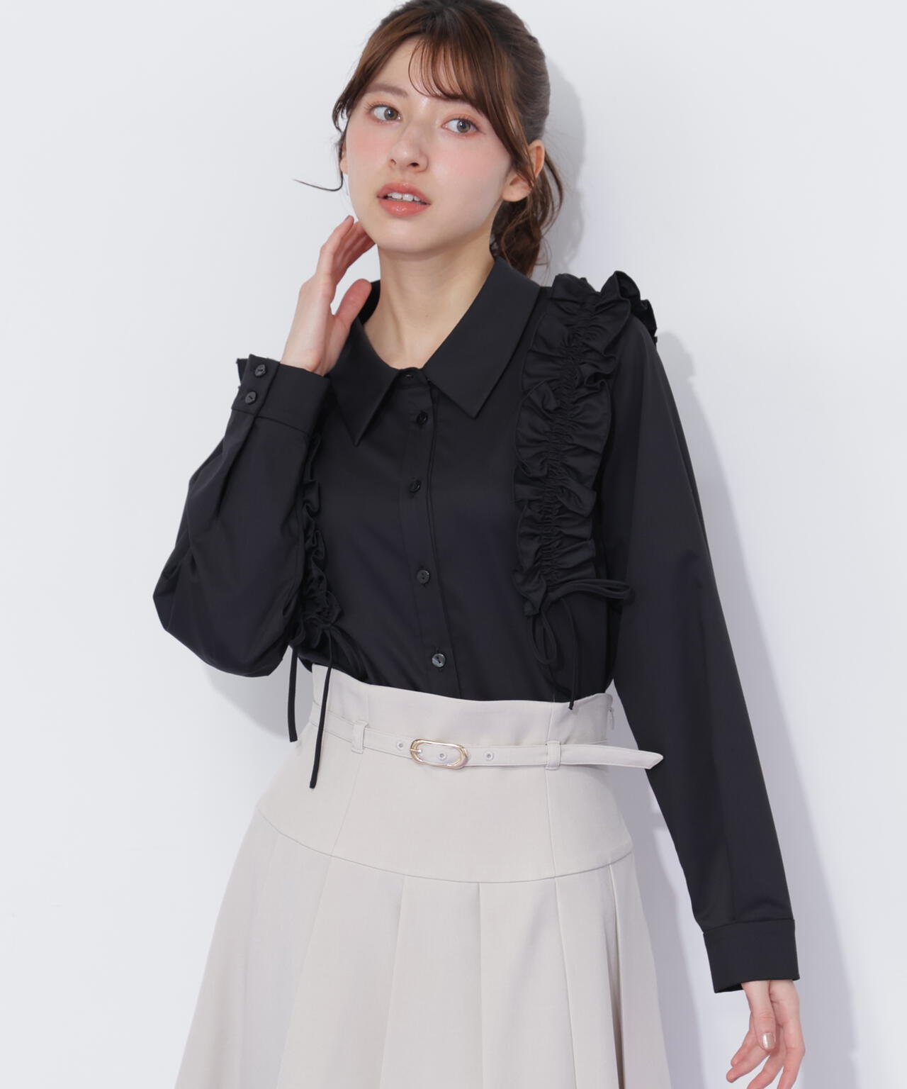 ショルダーフリルブラウス
