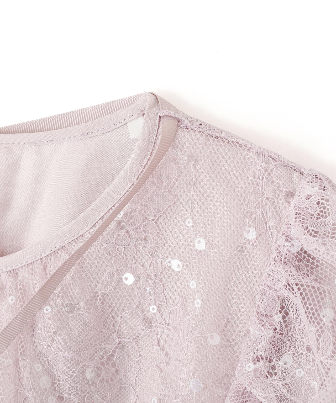 スパンコール付きレースワンピース