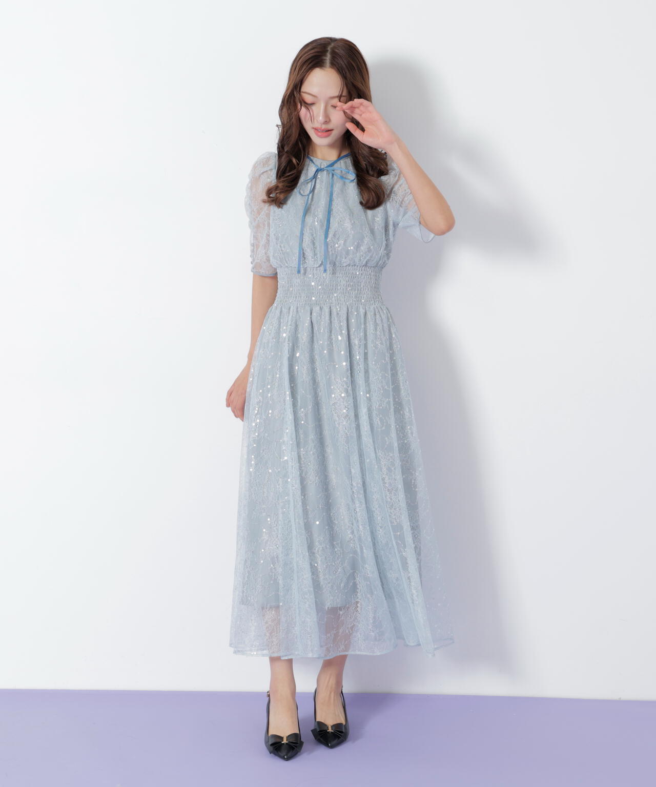 スパンコール付きレースワンピース