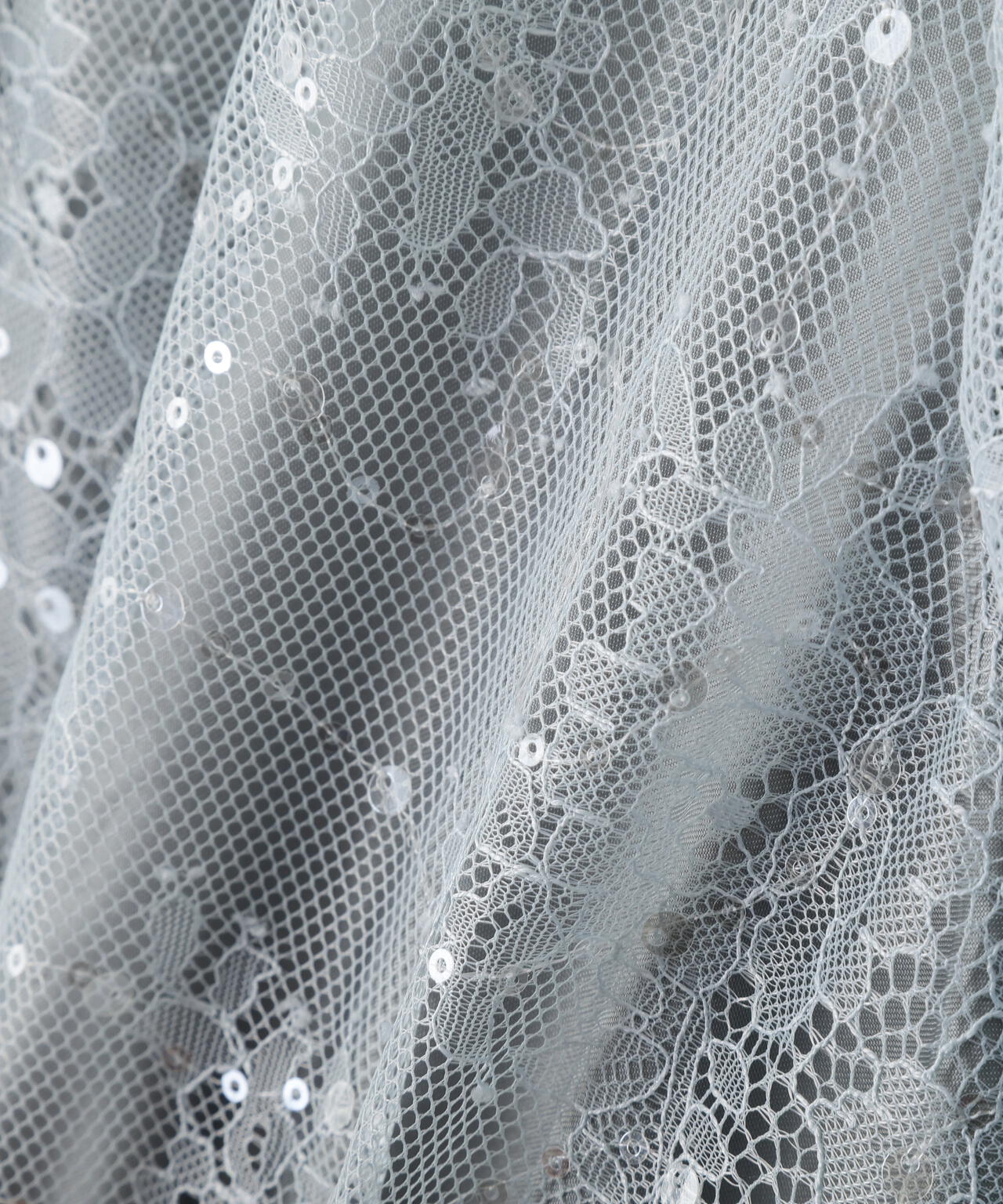 スパンコール付きレースワンピース