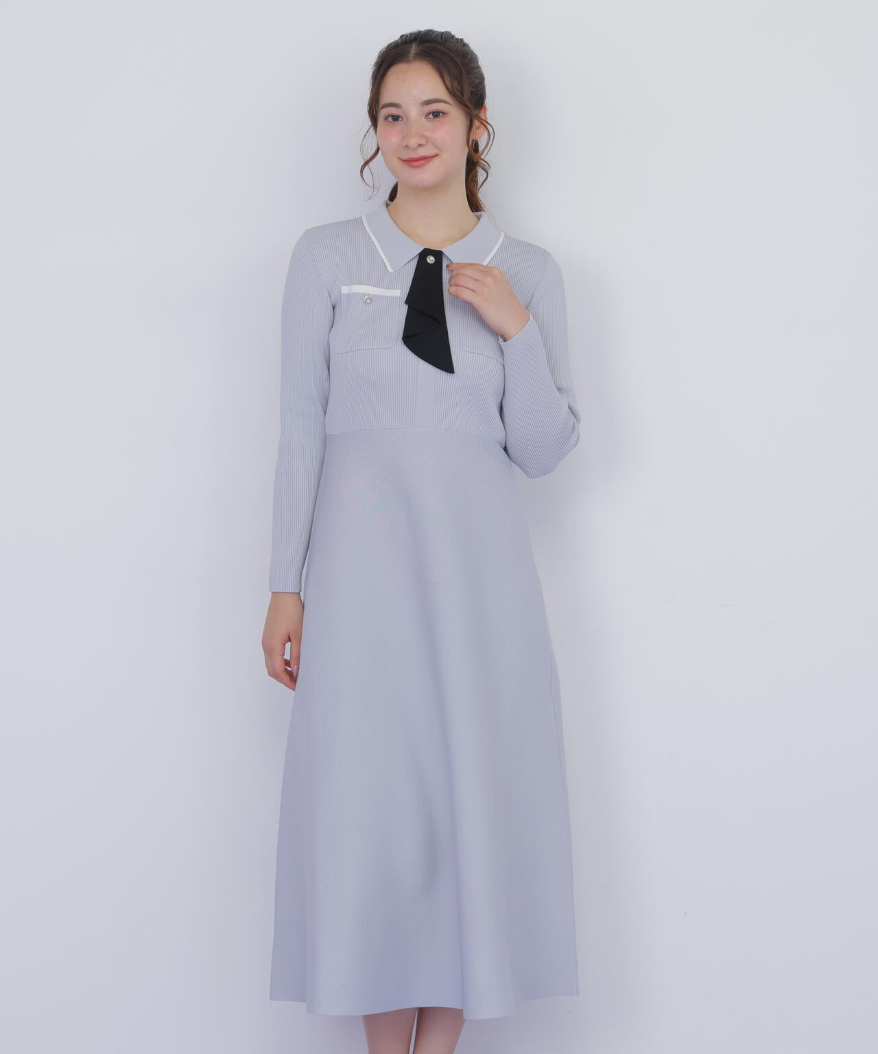 タイ付きニットワンピース