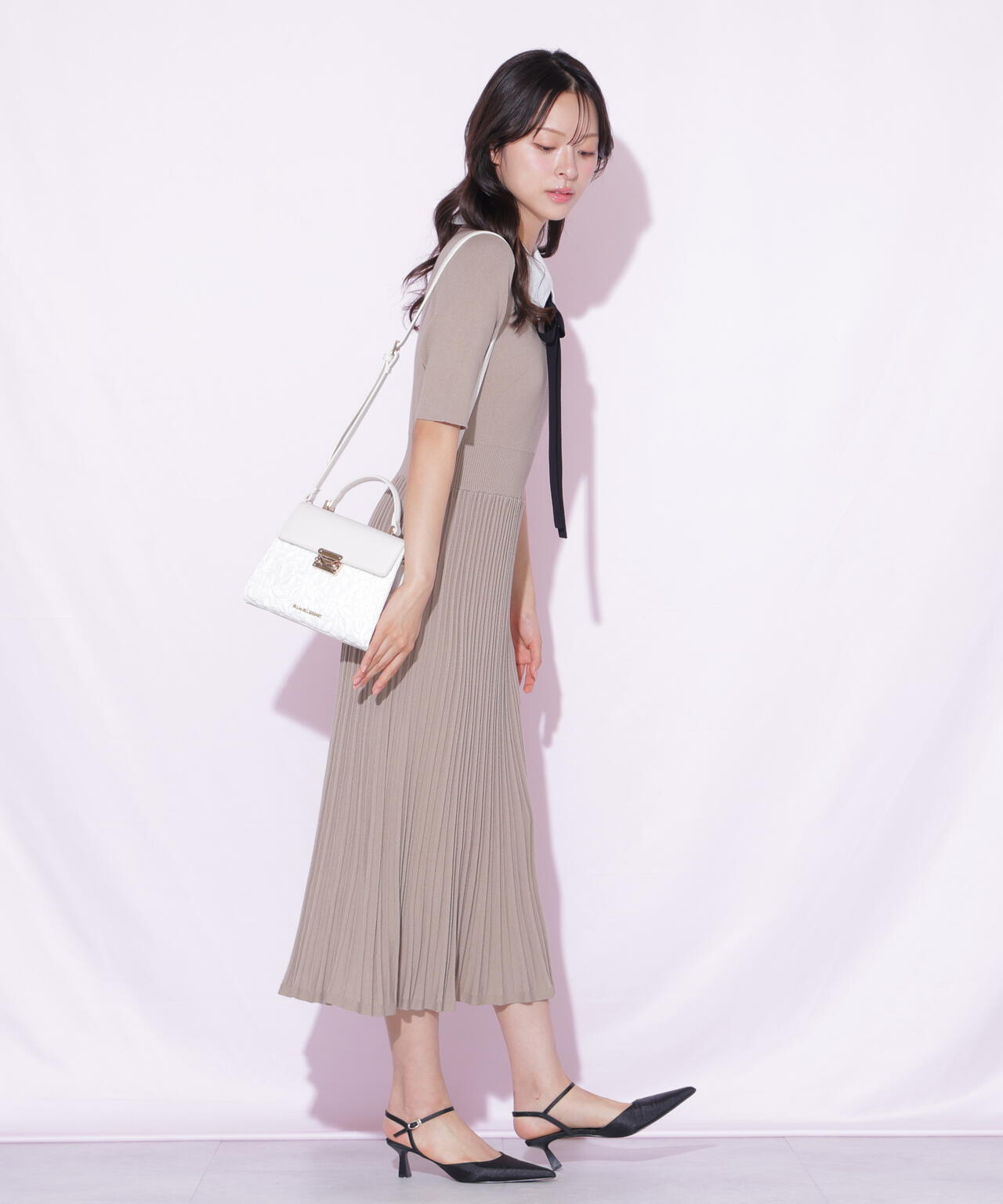 【6/12 10:00～6/15 SPECIAL COUPON 対象商品】襟付きプリーツニットワンピース