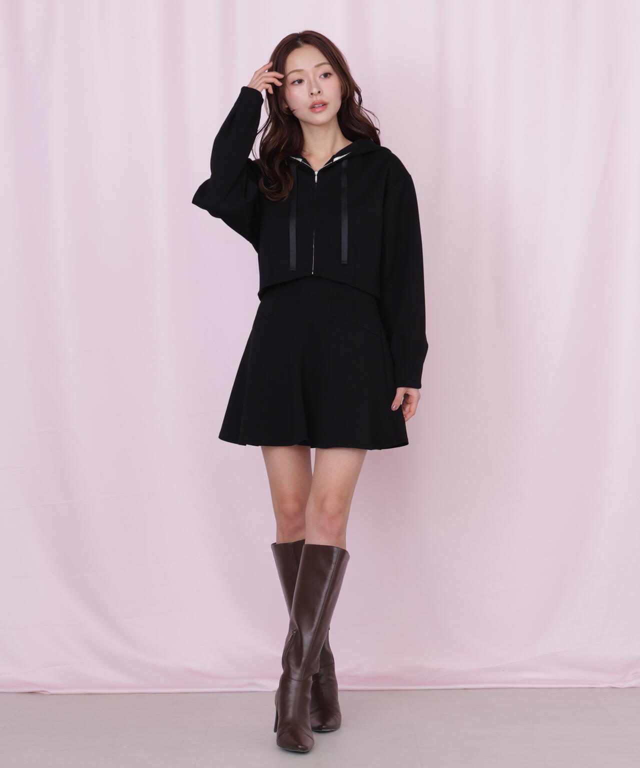 ダイバー素材ショート丈フーディ | JILL by JILL STUART（ジル バイ