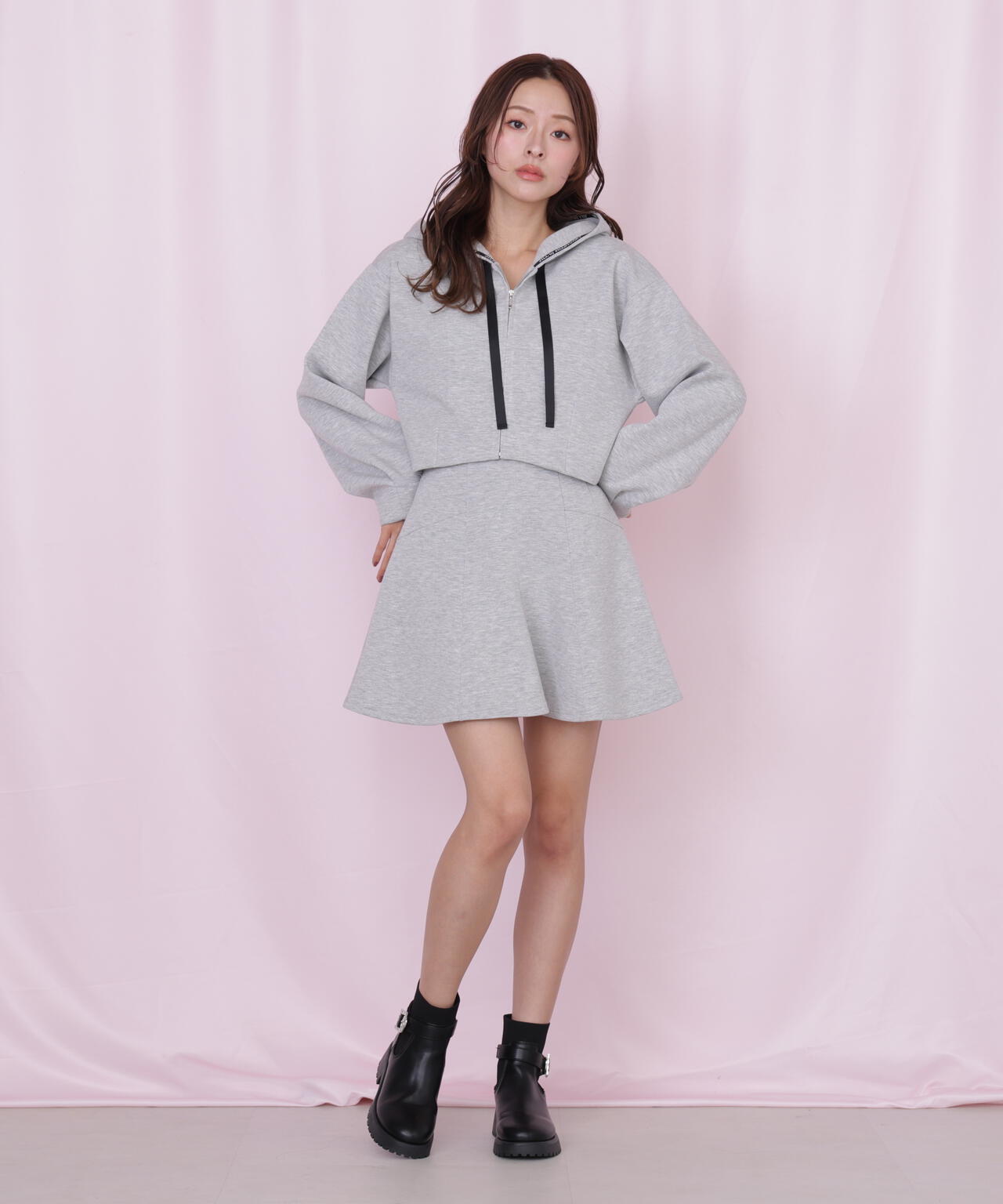 ダイバー素材ショート丈フーディ