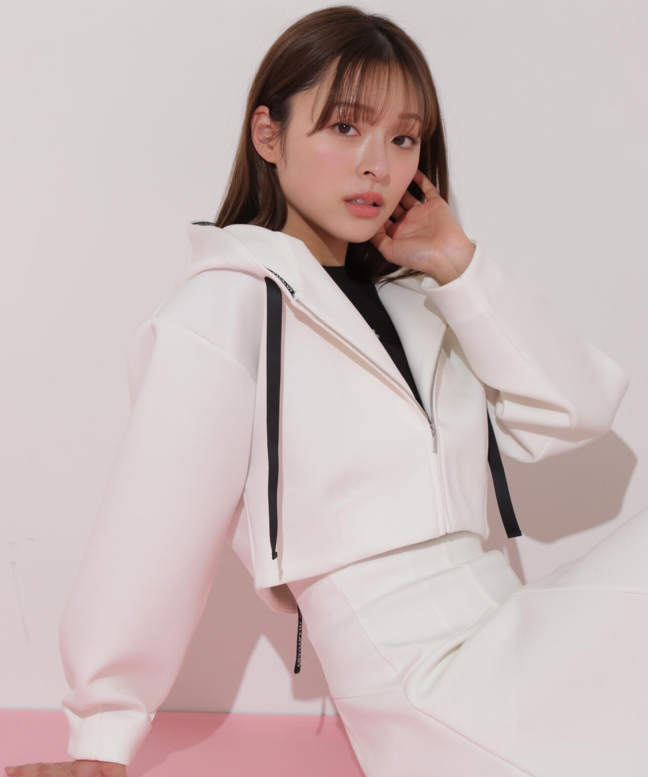 ダイバー素材ショート丈フーディ