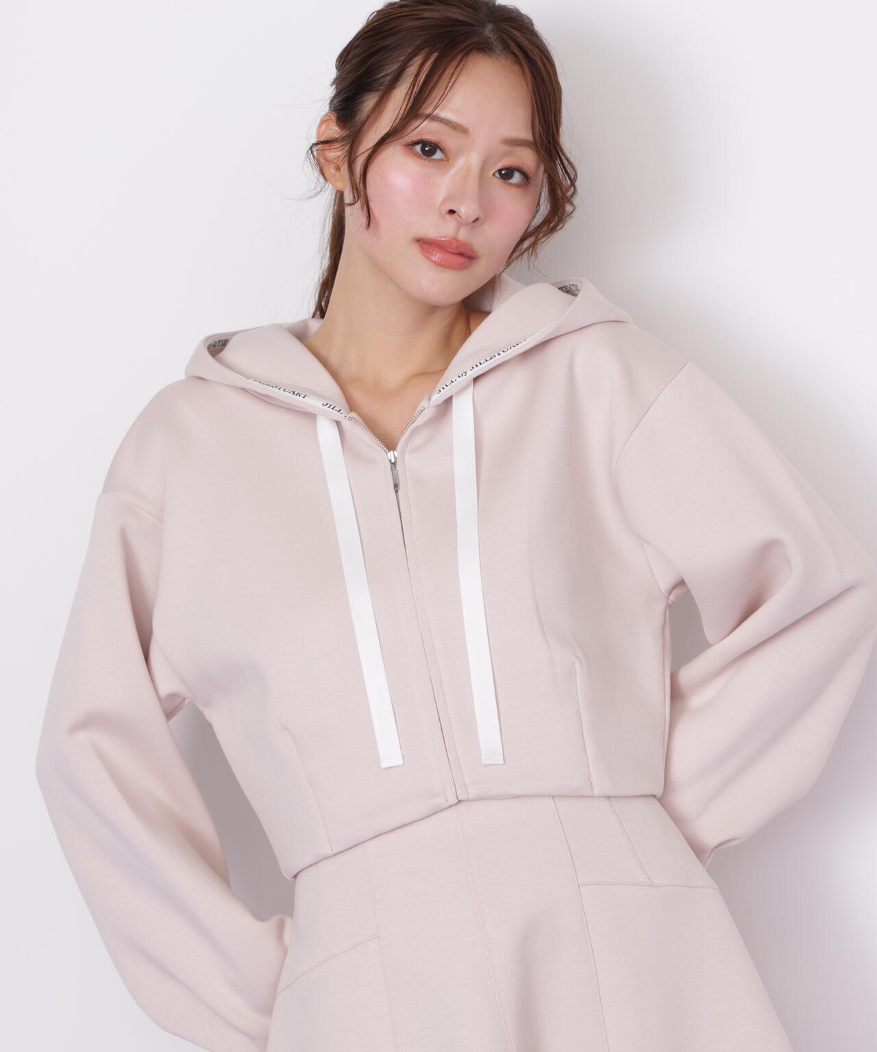 ダイバー素材ショート丈フーディ | JILL by JILL STUART（ジル バイ