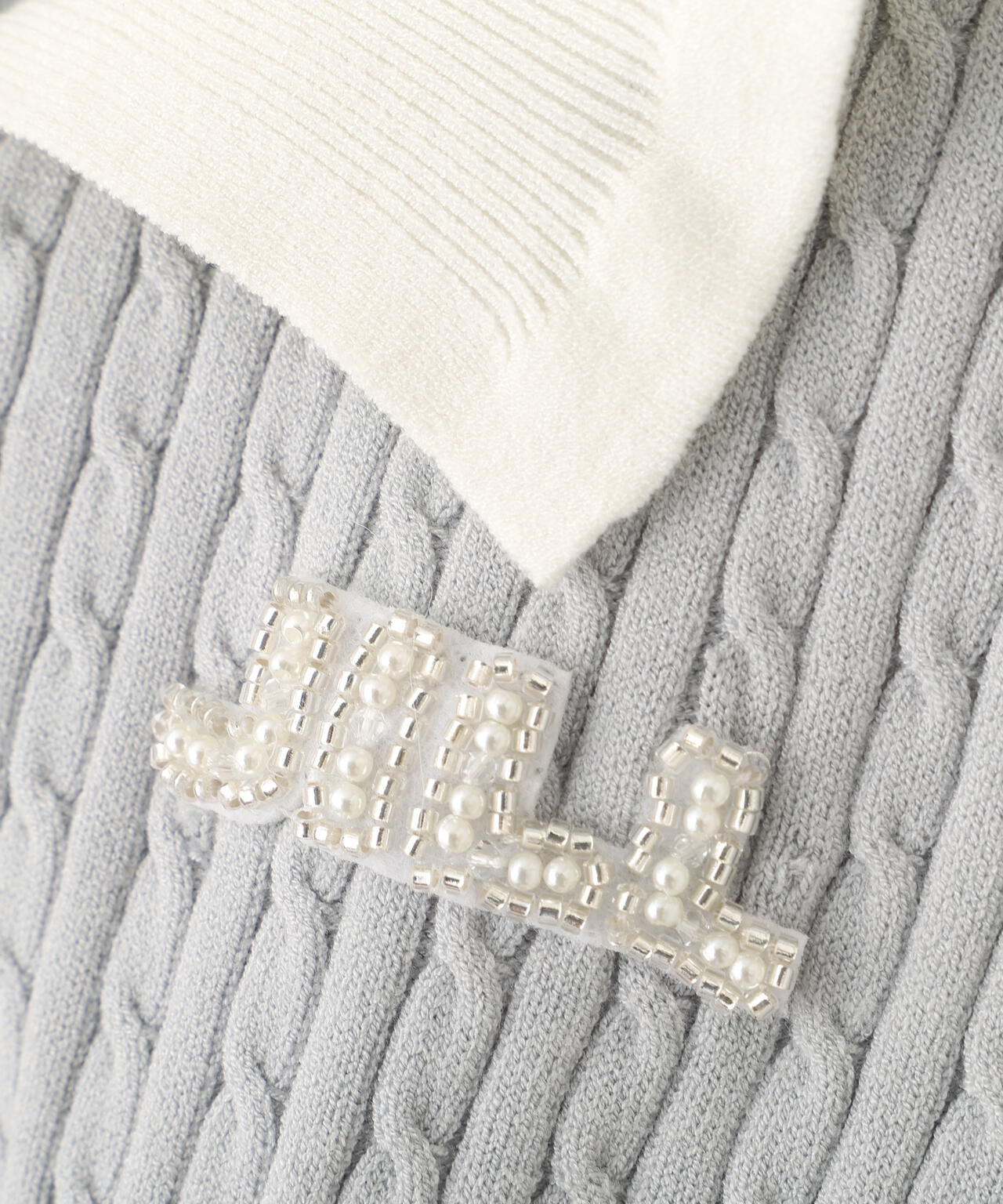 ビジューロゴケーブルニット