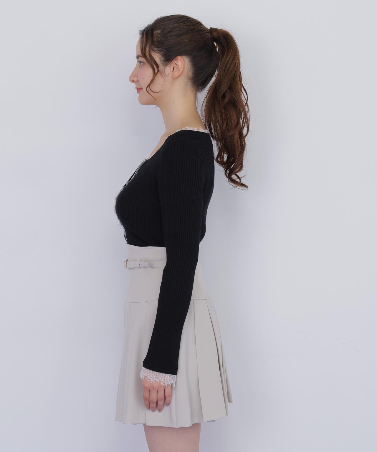 レーストリミングリブニット