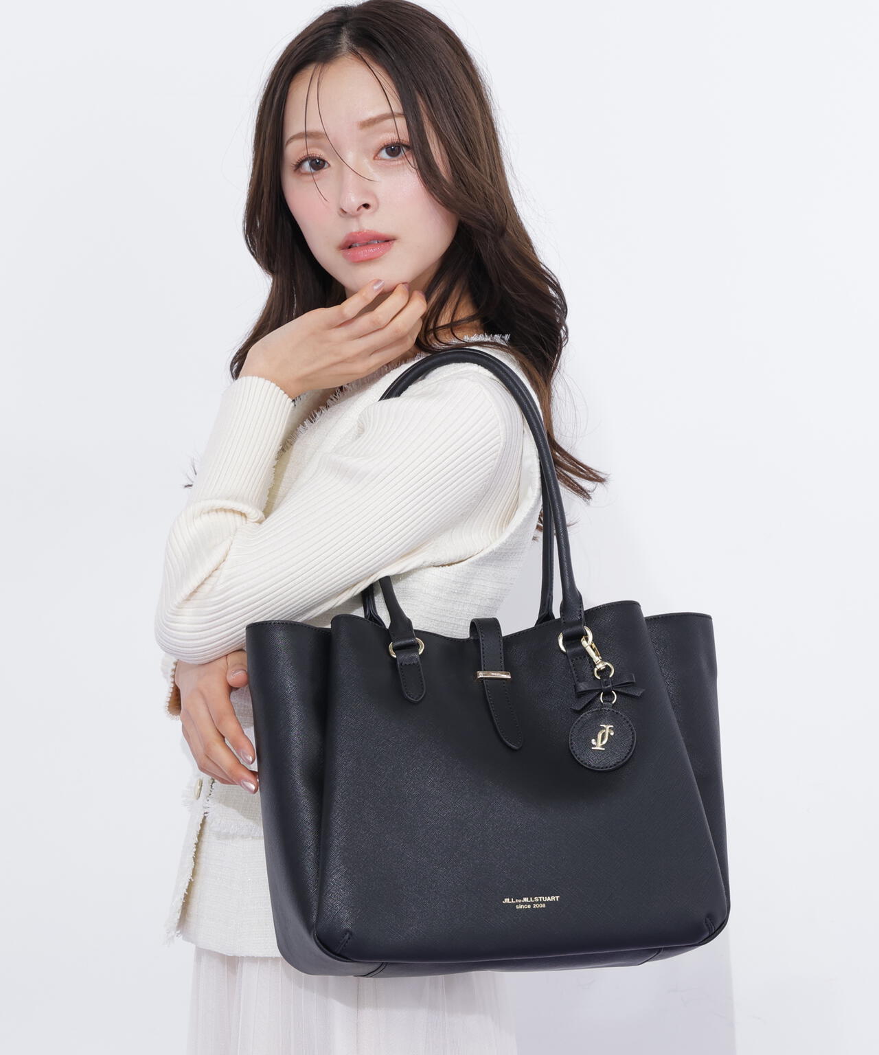 JILLSTUART ハンドバッグ チャーム付き JILL by JILL STUART（ジルバイジルスチュアート） ハンドバッグ