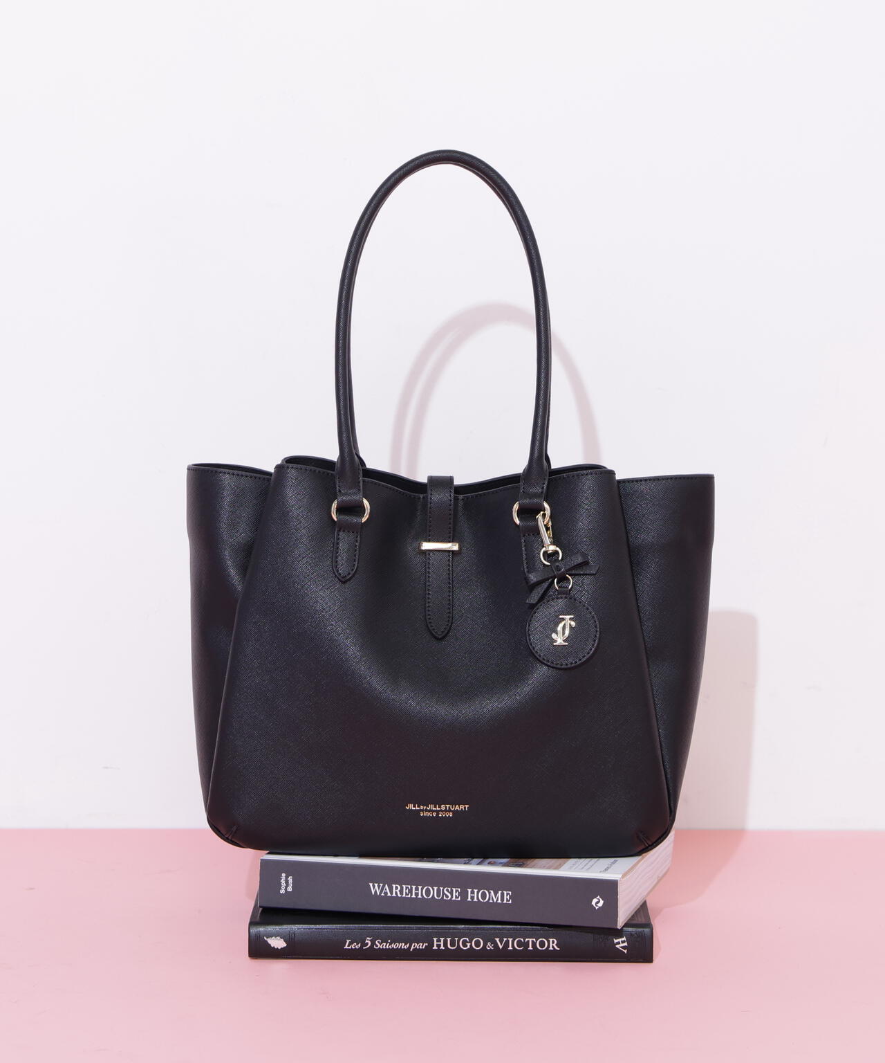 チャーム付きトートバッグ