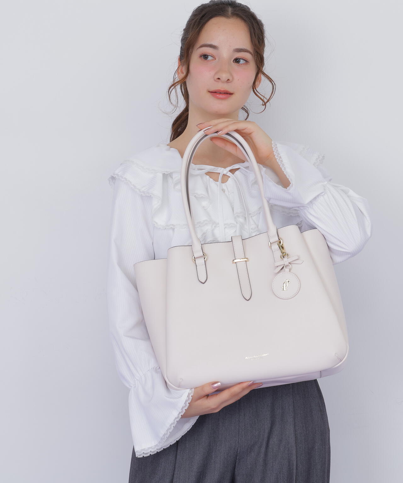 チャーム付きトートバッグ | JILL by JILL STUART（ジル バイ ジル